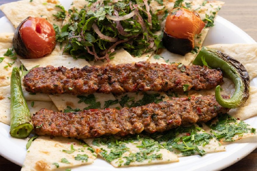 Leckeres türkisches Essen und Döner dazu Gerichte aus dem Holzkohlegrill und Steinofen bei Istanbul Ocakbasi in Hildesheim.